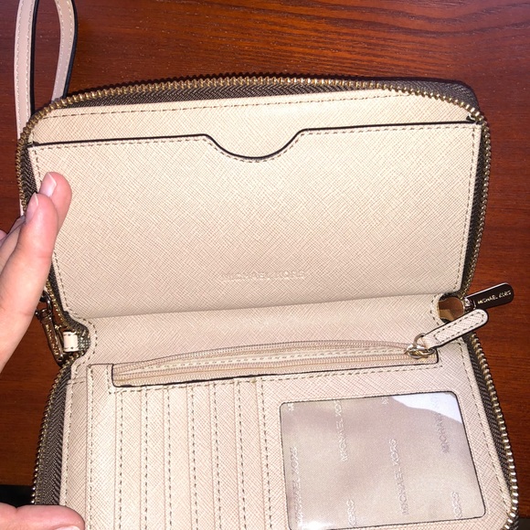 Michael Kors Wallet - Picture 2 of 4